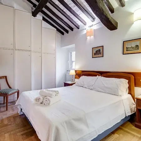 Pallaro Apartments&suites アパート ローマ