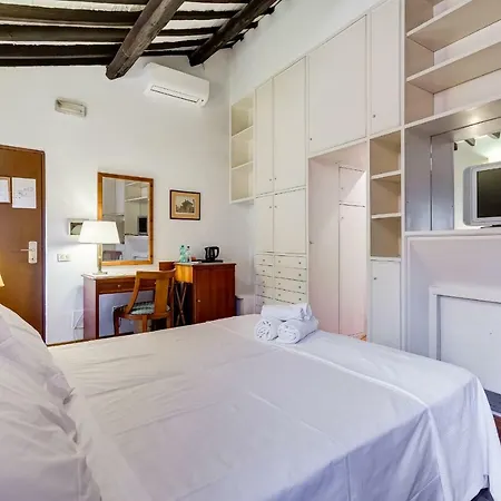 Pallaro Apartments&suites アパート ローマ